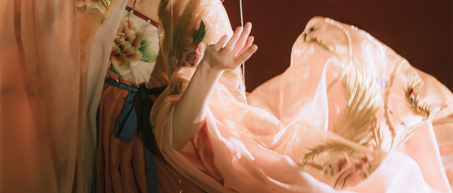 why are hanfu sleeves so long ?