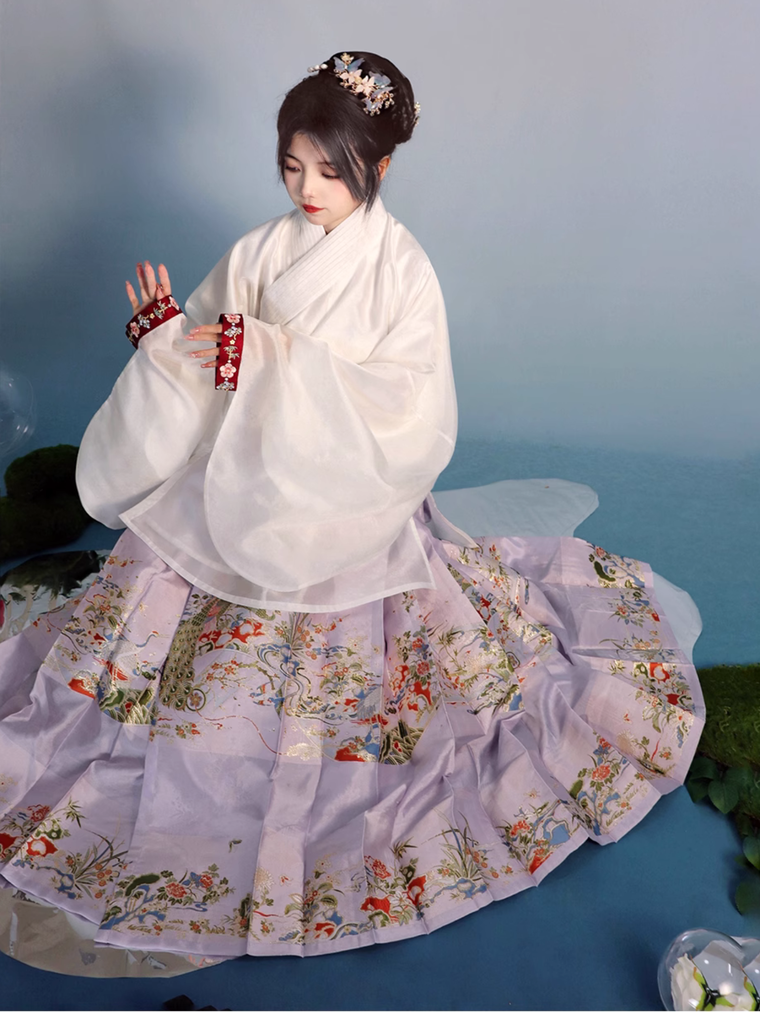 Yanzi 燕子 Golden Flowers & Auspicious Birds Middle Ming Mamian Qun