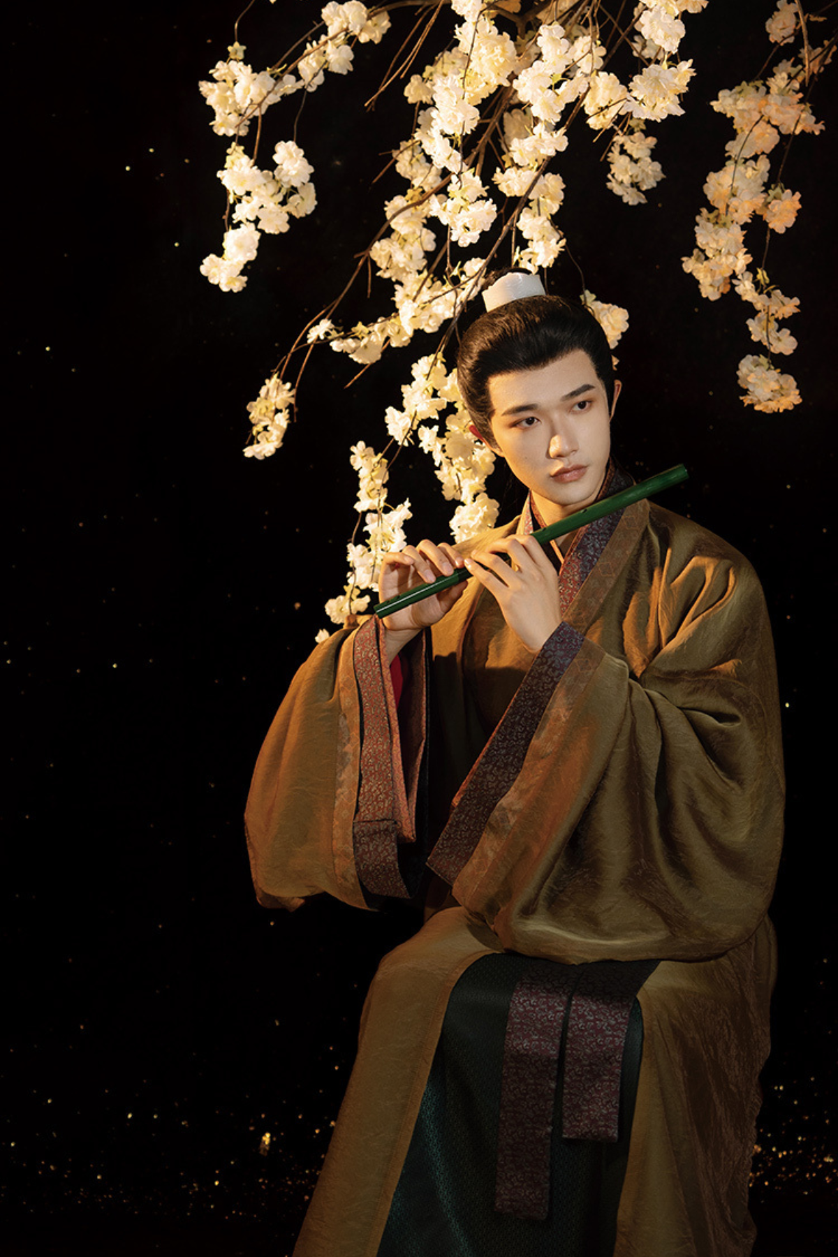 Ху По 琥珀 Янтарный мужской халат Чжиджу, восстановленный во времена династии Хань