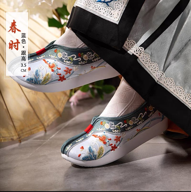 Summer Garden 夏季花园 Qing Dynasty Embroidered Rising Cloud Dengyun Shoes