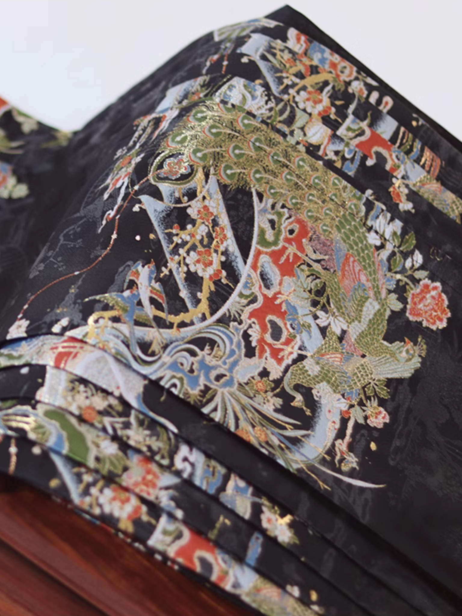 Yanzi 燕子 Golden Flowers & Auspicious Birds Middle Ming Mamian Qun