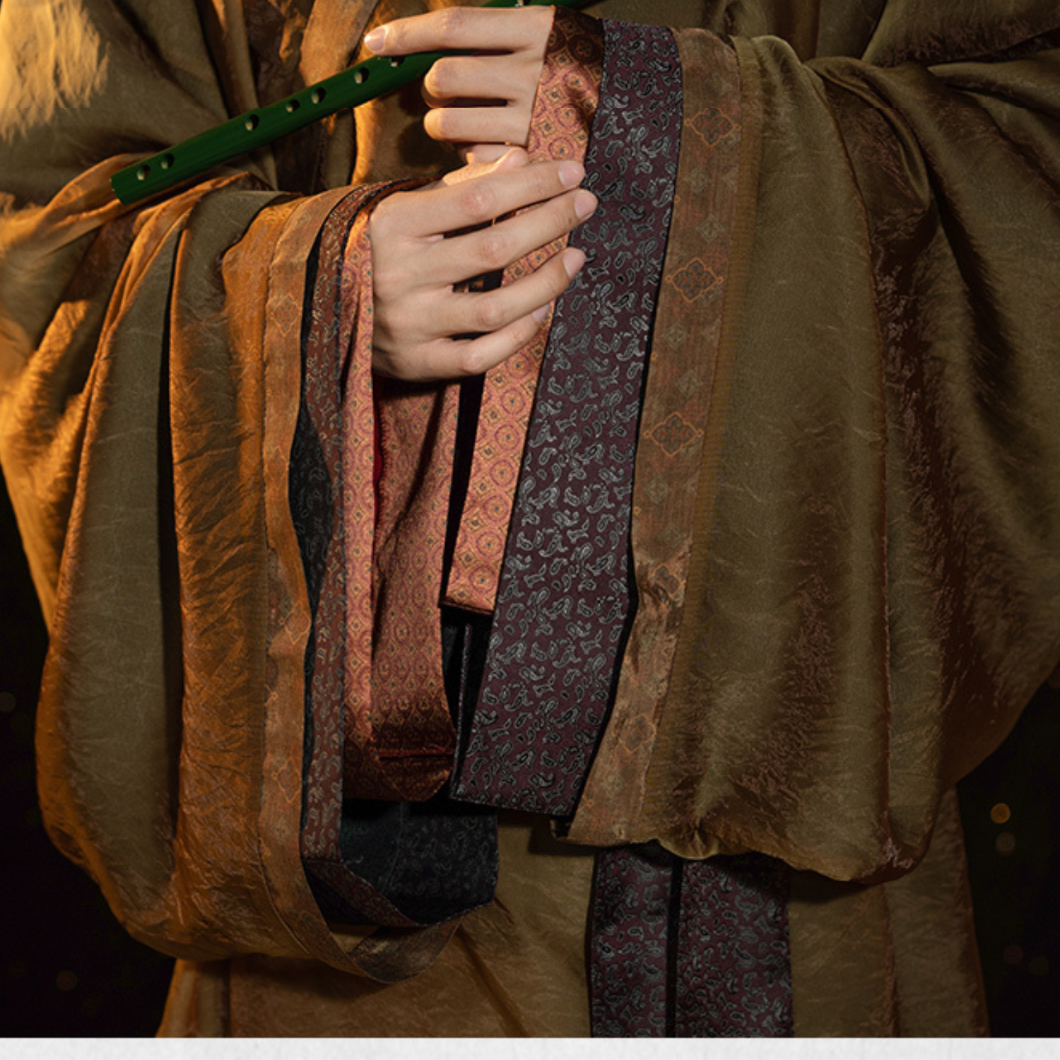 Ху По 琥珀 Янтарный мужской халат Чжиджу, восстановленный во времена династии Хань