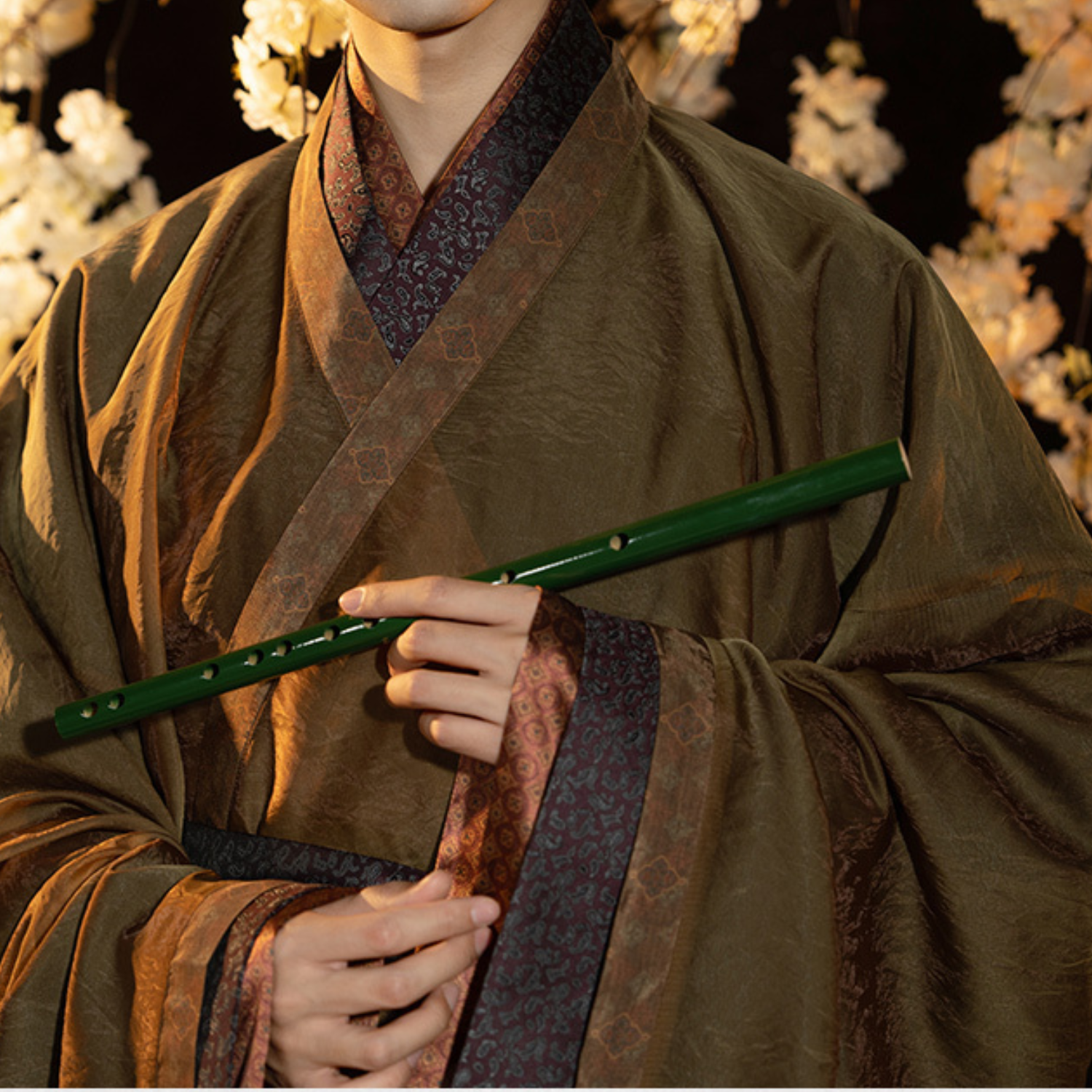 Ху По 琥珀 Янтарный мужской халат Чжиджу, восстановленный во времена династии Хань