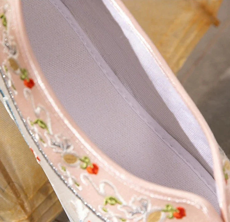 Summer Garden 夏季花园 Qing Dynasty Embroidered Rising Cloud Dengyun Shoes
