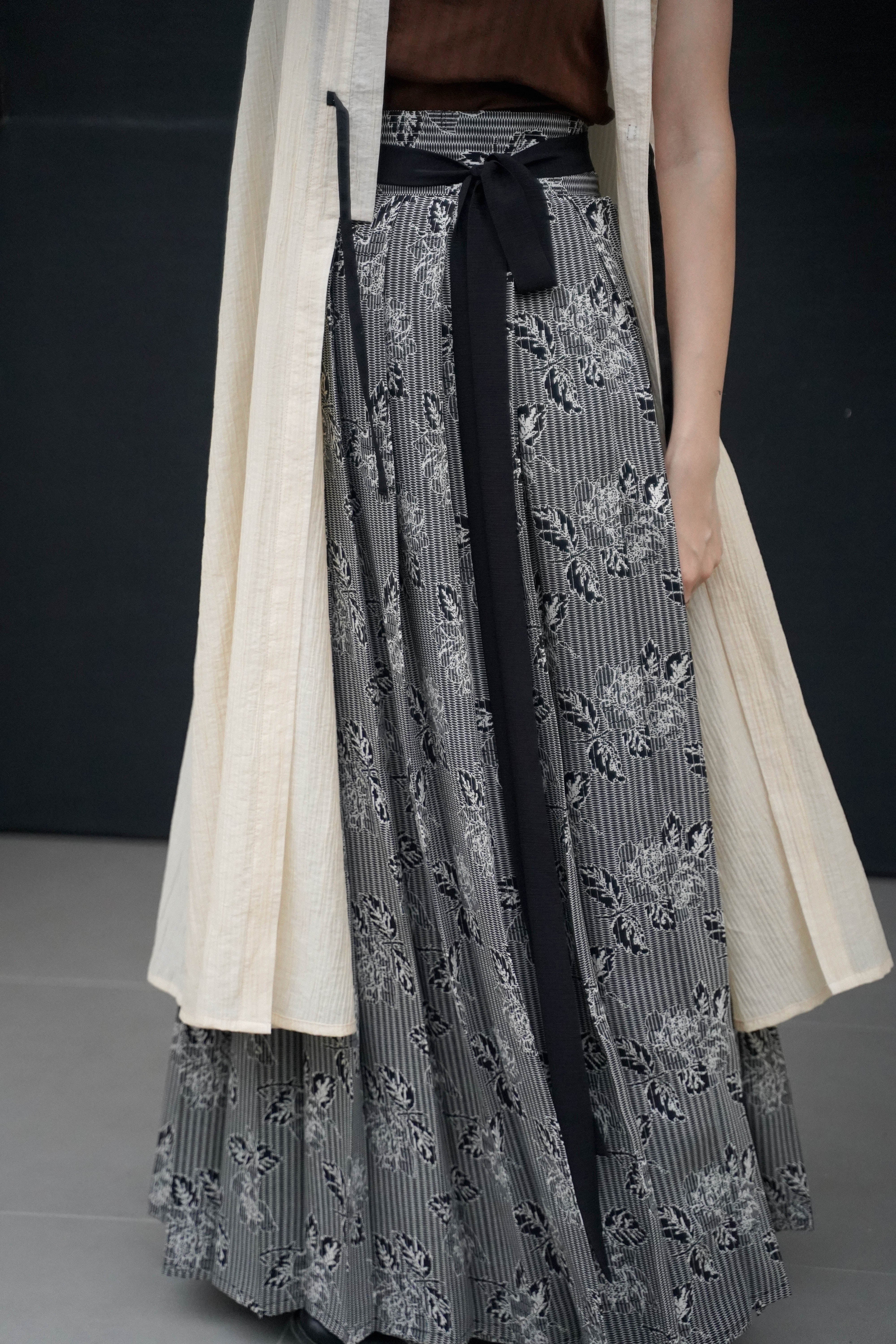 Xiang Cao 香草 Vanilla Modernized Ming Dynasty Summer Bijia Vest Set