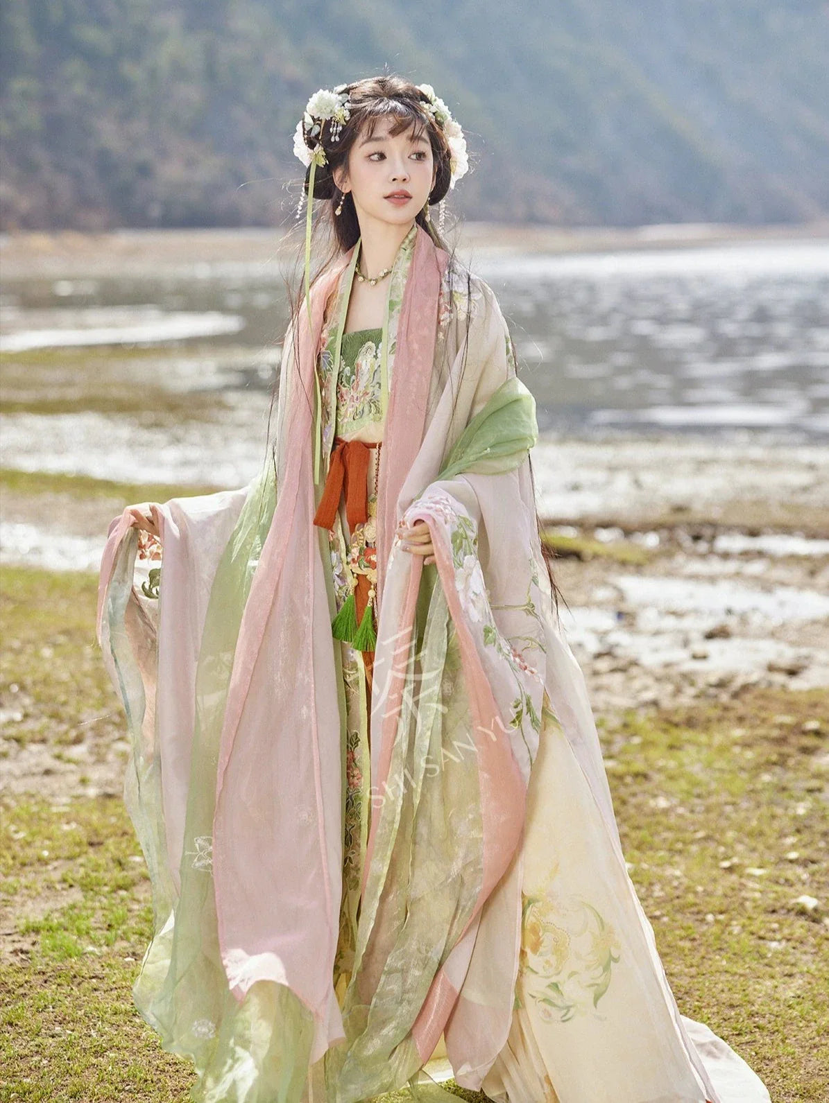 Zhichi Shengxia 咫尺盛夏 Ensemble de fée Daxiushan Qiyaoqun modernisé à l'approche du milieu de l'été