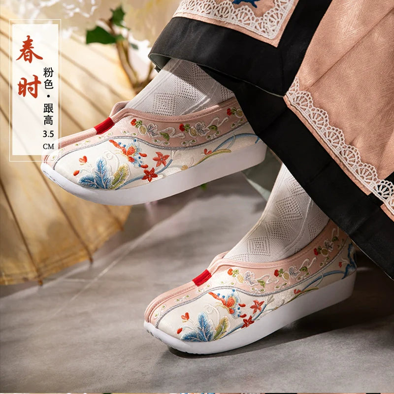 Summer Garden 夏季花园 Qing Dynasty Embroidered Rising Cloud Dengyun Shoes