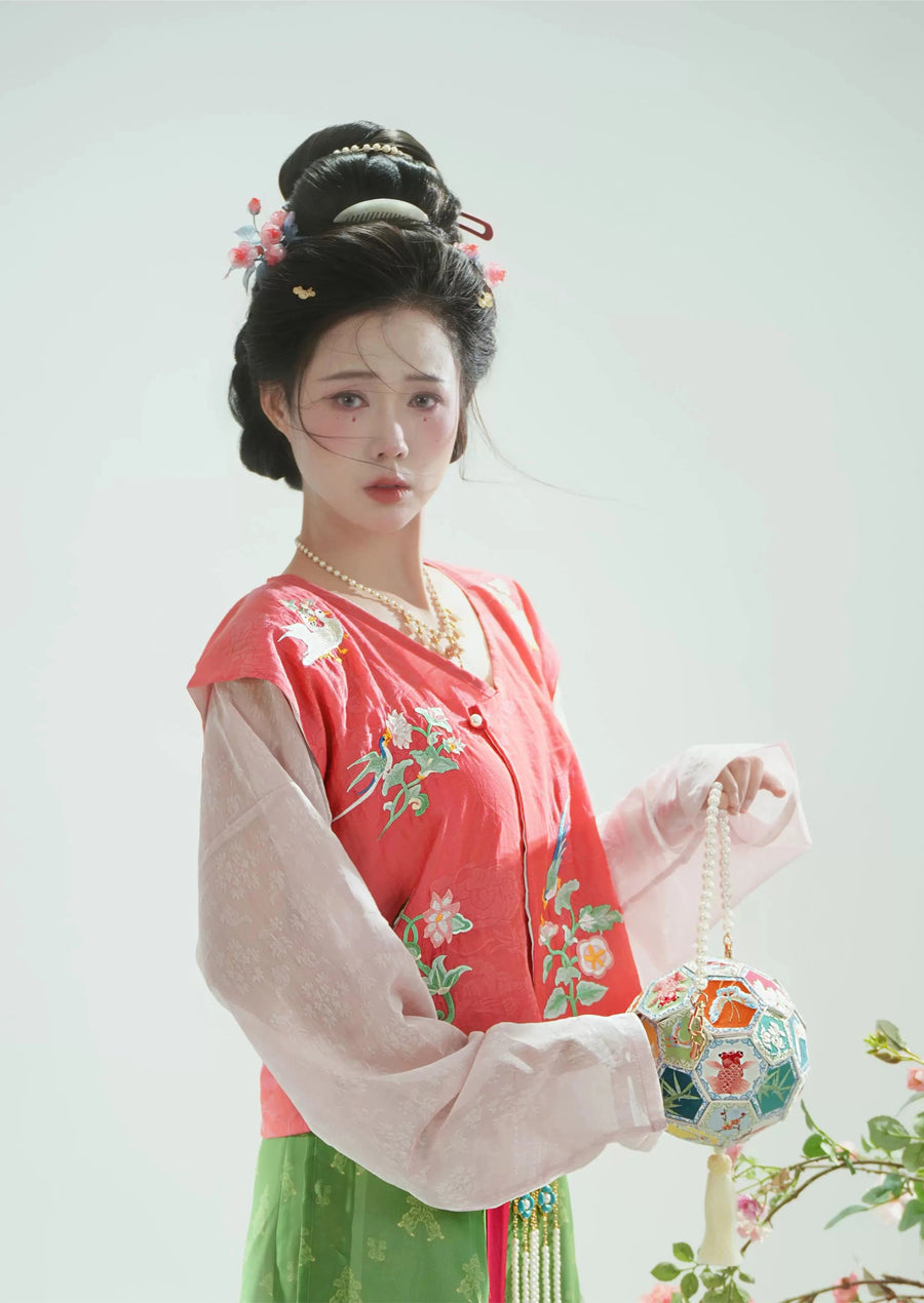 Tóu 骰 Кошелек-сфера с вышивкой в виде кубиков