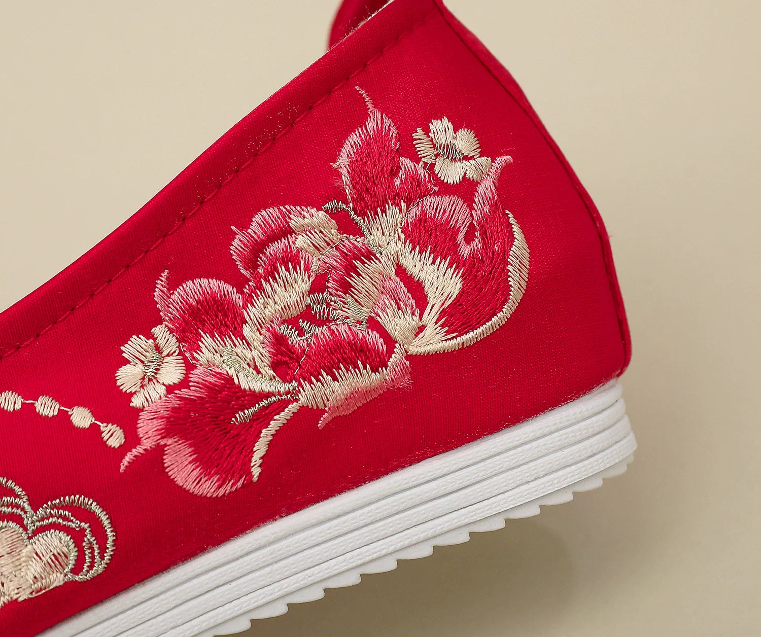 Sai Hong 腮红 Song Ming Chaussures Gongxie à bout pointu avec perles brodées