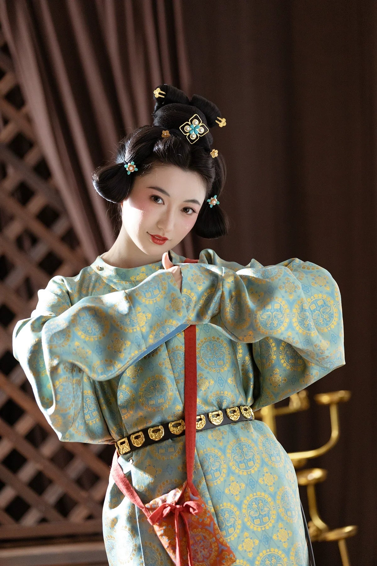 Жемчужные птицы 团窠联珠对鸟纹 Парчовый халат унисекс Yuanlingpao с круглым воротником