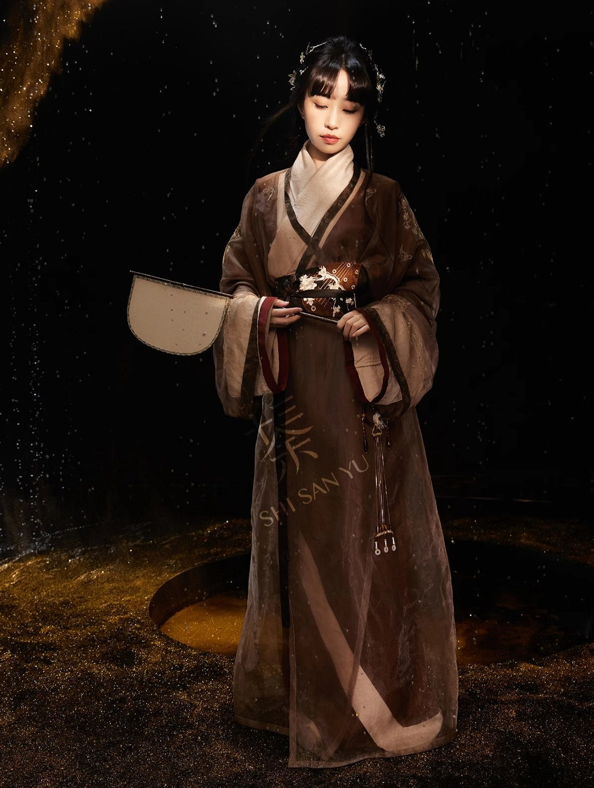 Five String Melody 五弦华韵 Модернизированный комплект халатов из шелкового шелка Quju Zhiju времен династии Хань