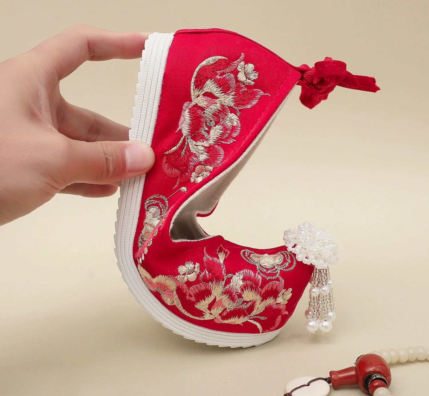 Sai Hong 腮红 Song Ming Chaussures Gongxie à bout pointu avec perles brodées