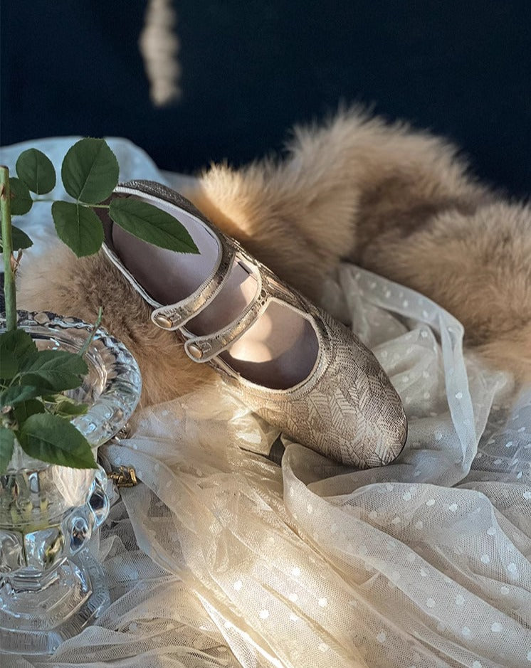 Ночной колпак 睡前酒 Репродукции 1920-х годов из воловьей кожи, жаккардовые туфли на маленьком каблуке