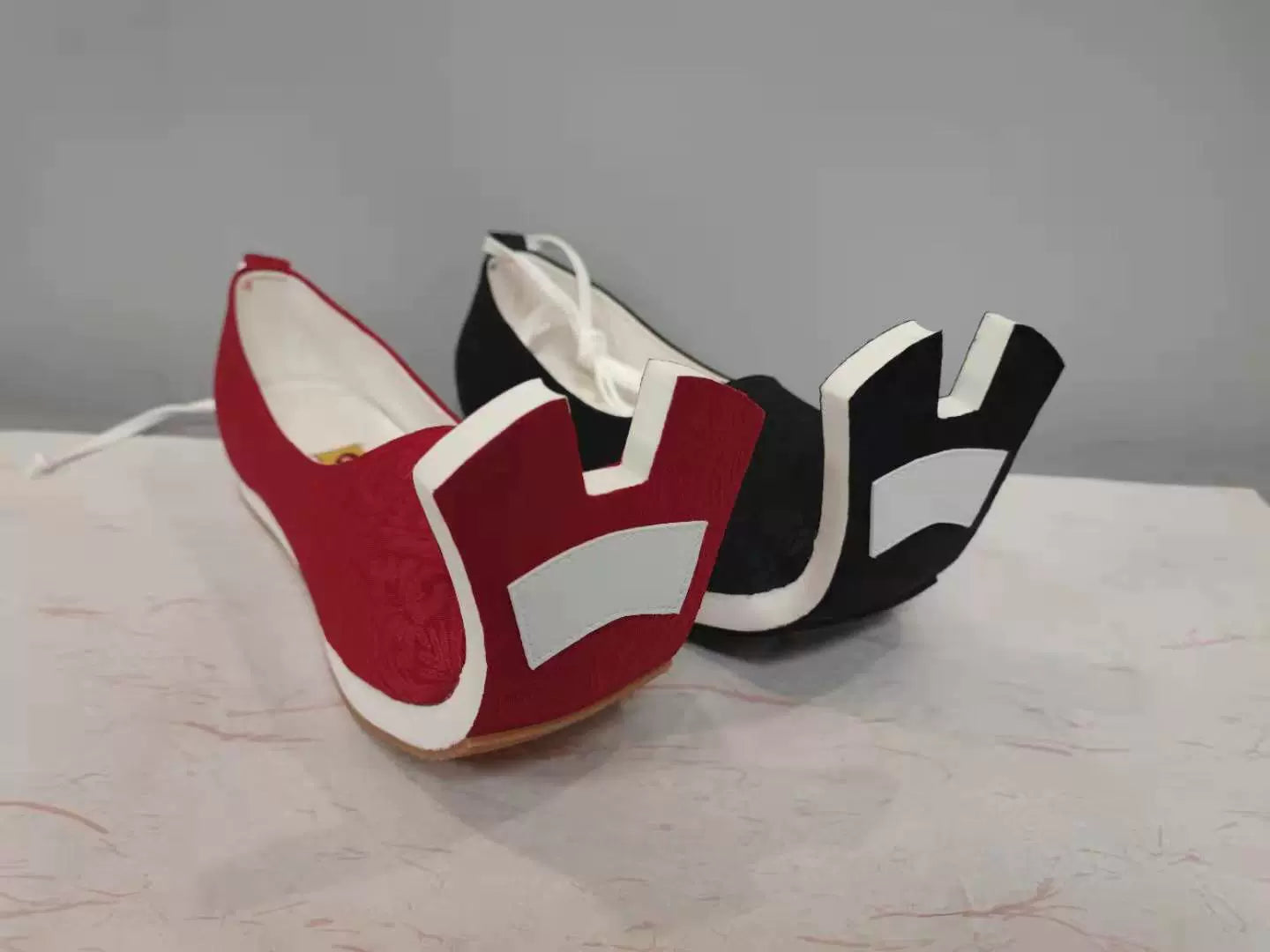 Чу Ди 出土 Раскопала обувь Цяотоу с поднятой головой времен династии Хань