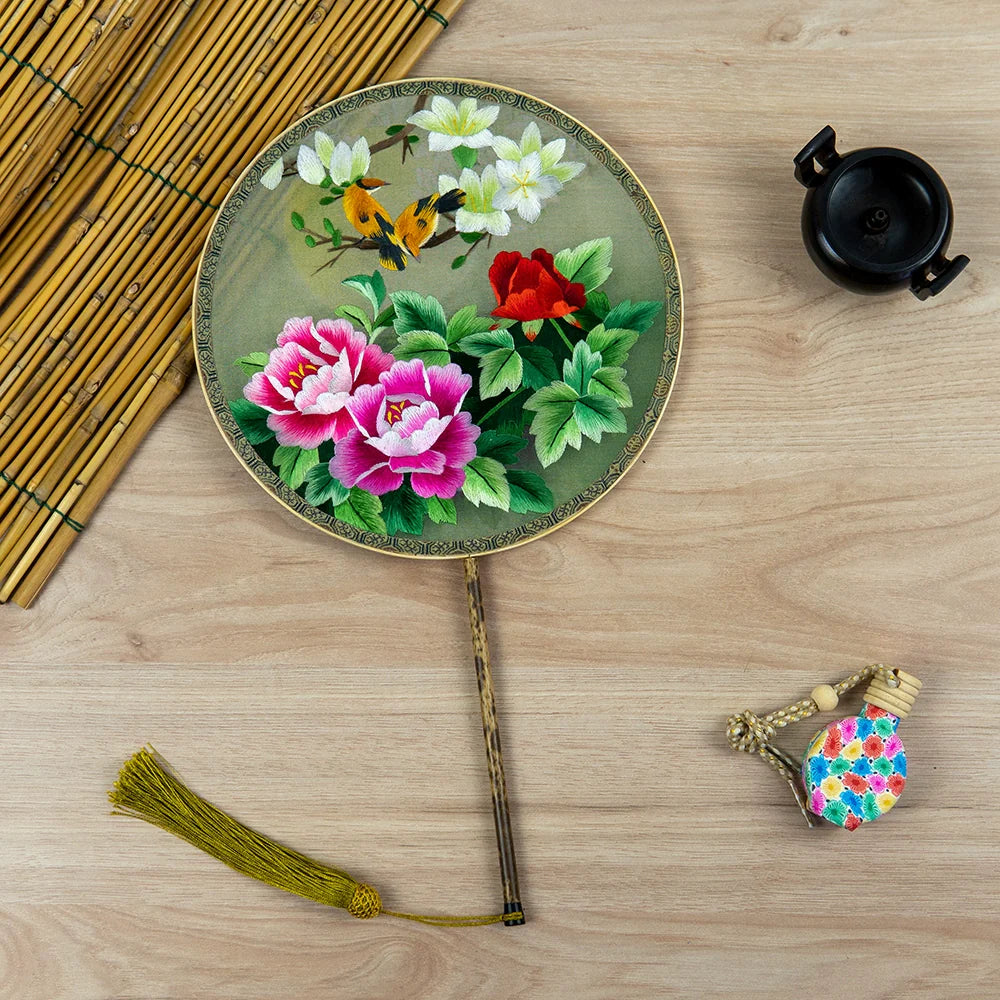 Huayuan Jingse 花园景色 Scènes de jardin Éventails ronds Tuanshan en soie brodée