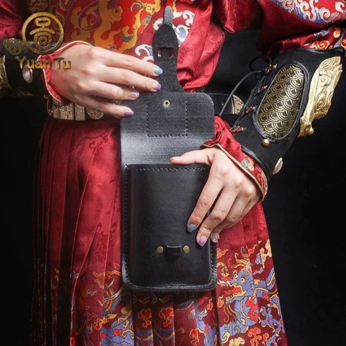 Lion Hoof 狮蹀躞包 Tang Ming Sac de téléphone à selle latérale unisexe