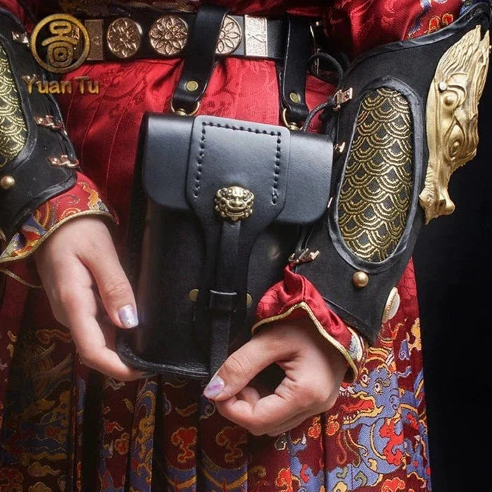 Lion Hoof 狮蹀躞包 Tang Ming Sac de téléphone à selle latérale unisexe