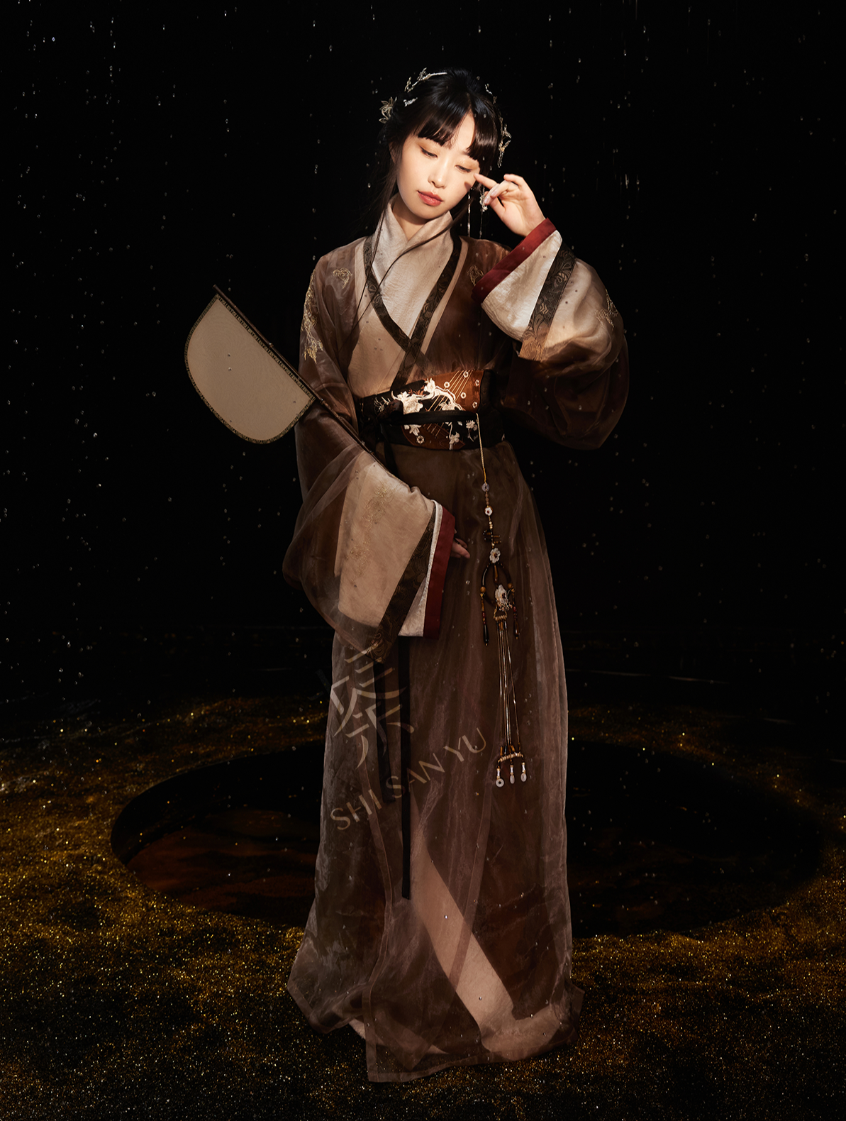 Five String Melody 五弦华韵 Модернизированный комплект халатов из шелкового шелка Quju Zhiju времен династии Хань