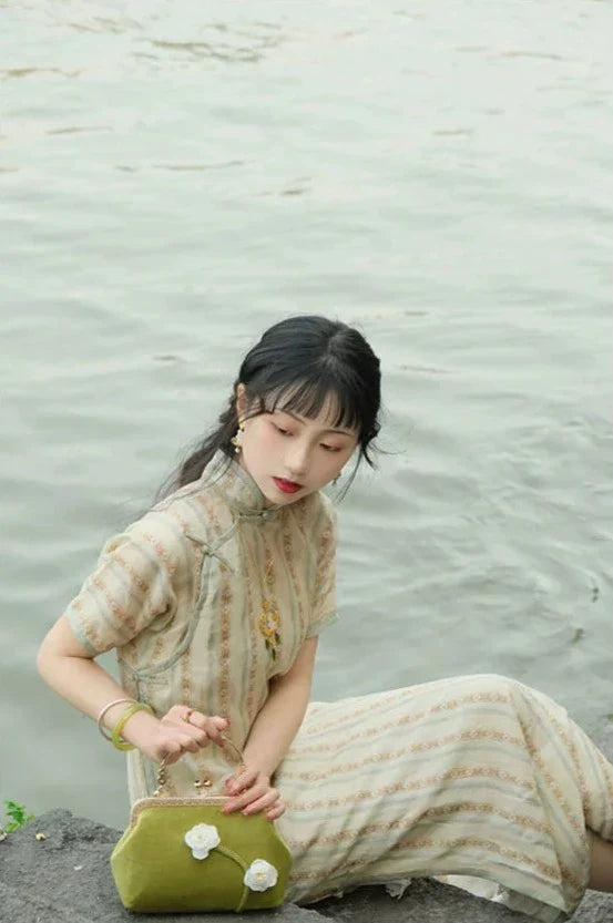 Цай Цао 采草 Сбор трав Ципао с двухслойным растением рами 1930-х годов с короткими рукавами