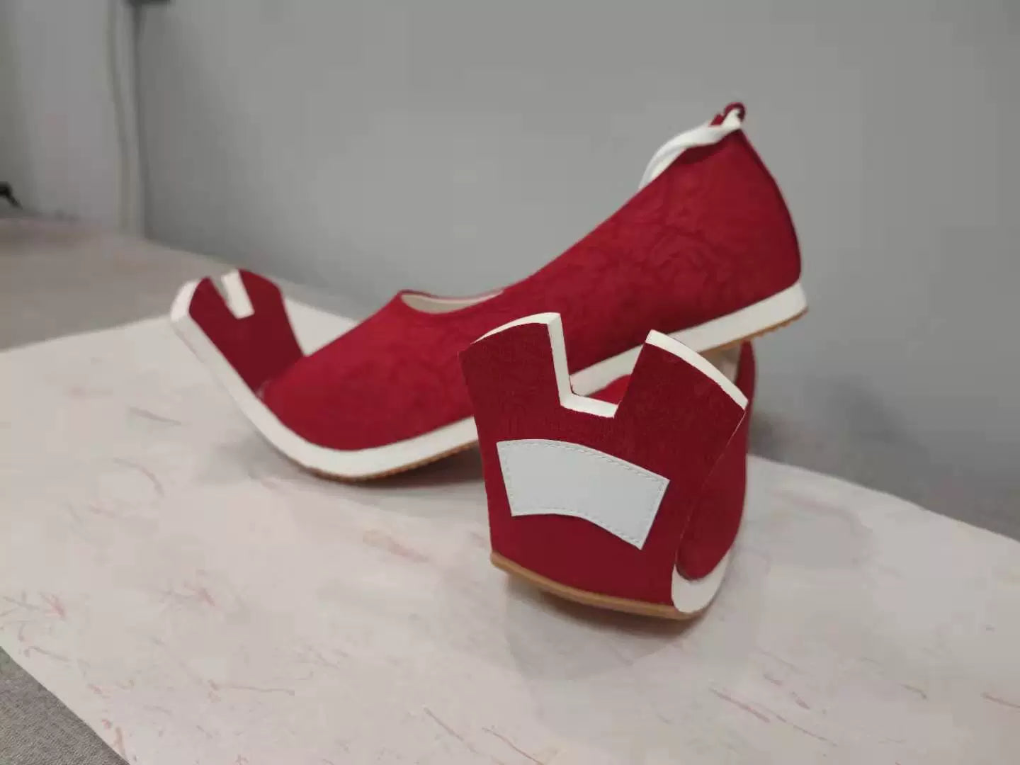 Чу Ди 出土 Раскопала обувь Цяотоу с поднятой головой времен династии Хань