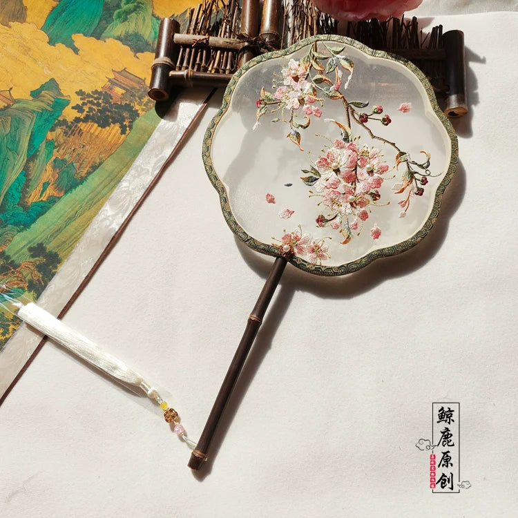 Цзивэй Хуа 紫薇花 Цветок мирта, односторонний вышитый круглый веер Туаньшань