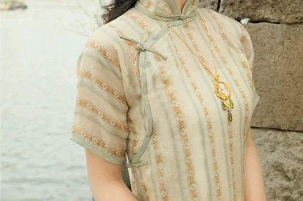 Цай Цао 采草 Сбор трав Ципао с двухслойным растением рами 1930-х годов с короткими рукавами