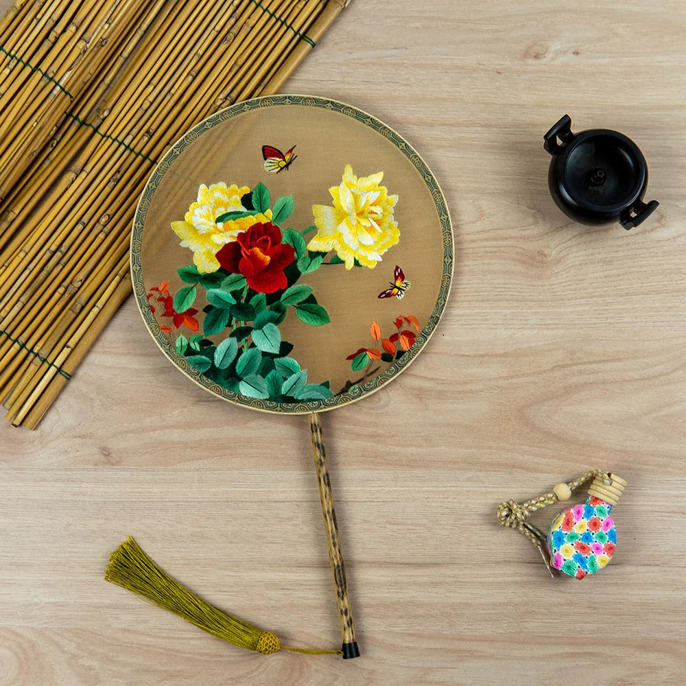 Huayuan Jingse 花园景色 Scènes de jardin Éventails ronds Tuanshan en soie brodée