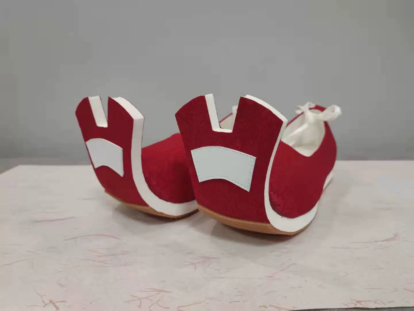 Чу Ди 出土 Раскопала обувь Цяотоу с поднятой головой времен династии Хань