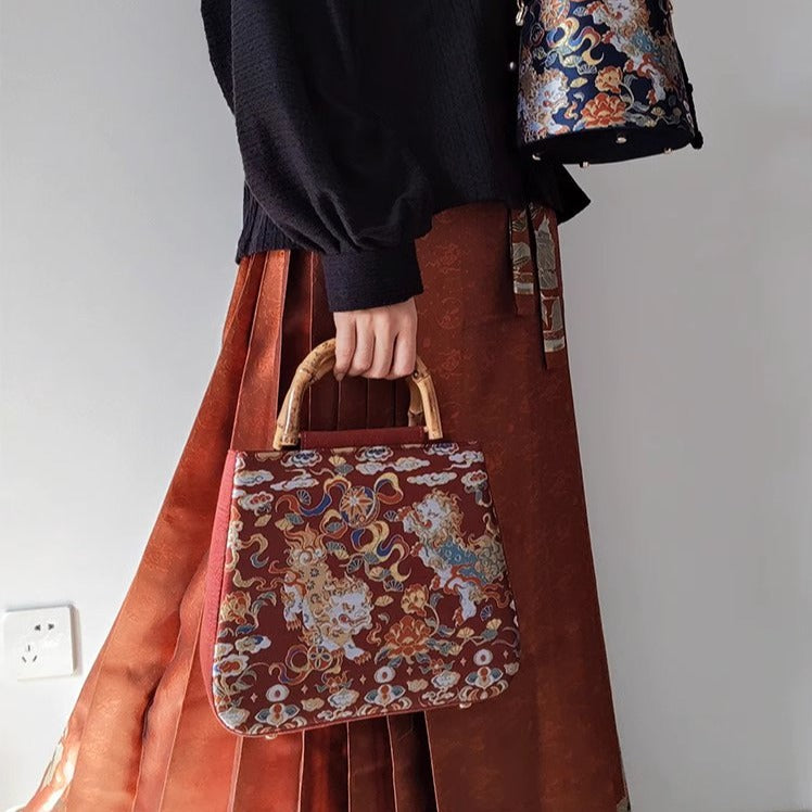 Shizi Xiqiu 狮子戏球 Парчовая сумка с бамбуковой ручкой Playful Lions