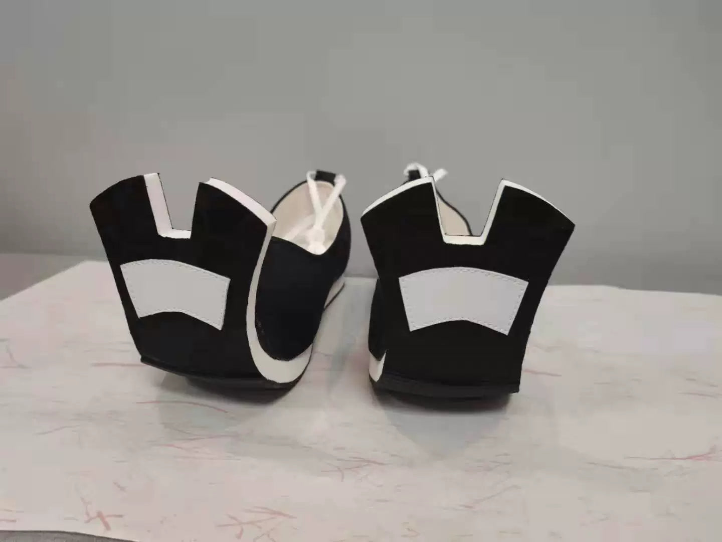 Чу Ди 出土 Раскопала обувь Цяотоу с поднятой головой времен династии Хань