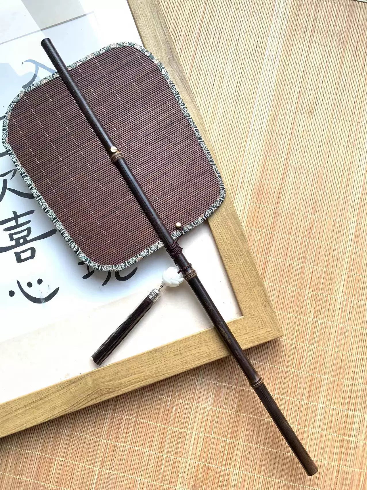 Цветок граната 石榴花 Парчовый бамбук Яошань Унисекс Свернутый веер