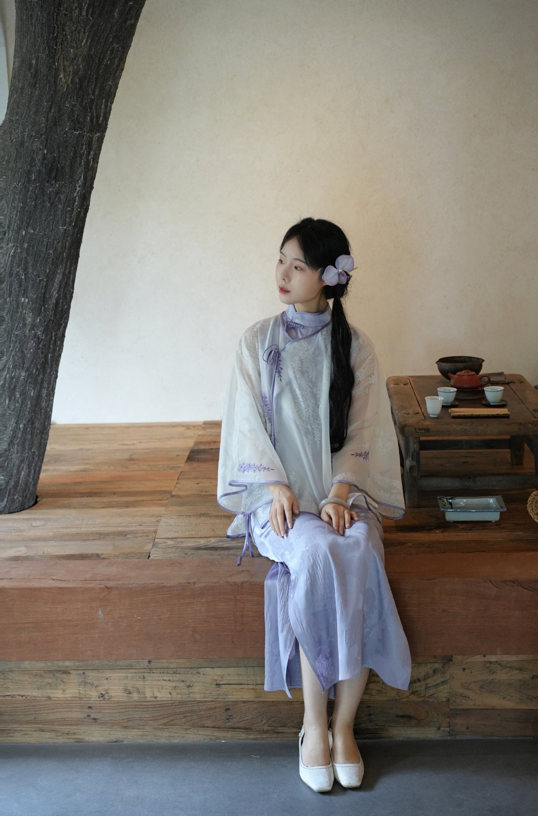 Wu Teng 雾藤 Misty Vine Модернизированное раскрашенное вручную ципао и кардиган из глицинии