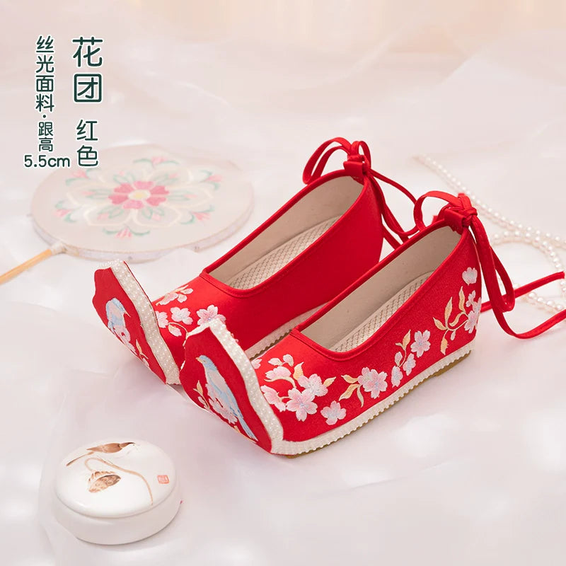 Няо Мин 鸟鸣 Пение птиц династии Тан, туфли Цяотоу с вышивкой и изогнутым носком