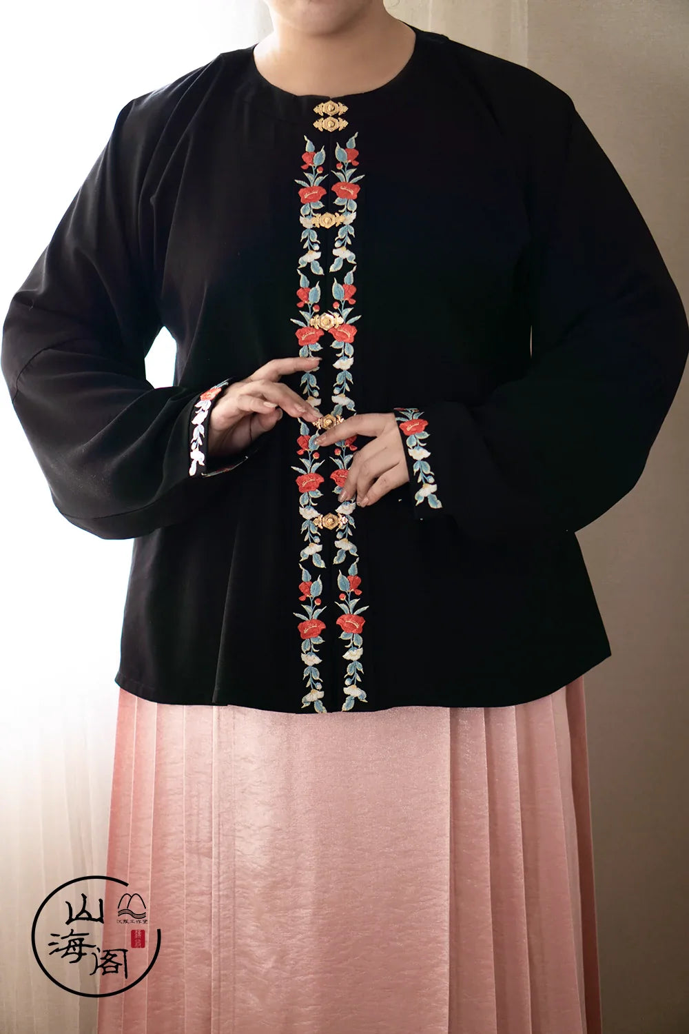 Шанча Хуа 山茶花 Венок камелии Ранний Мин Рубашка больших размеров с вышивкой Jiaoling Yuanling Ao