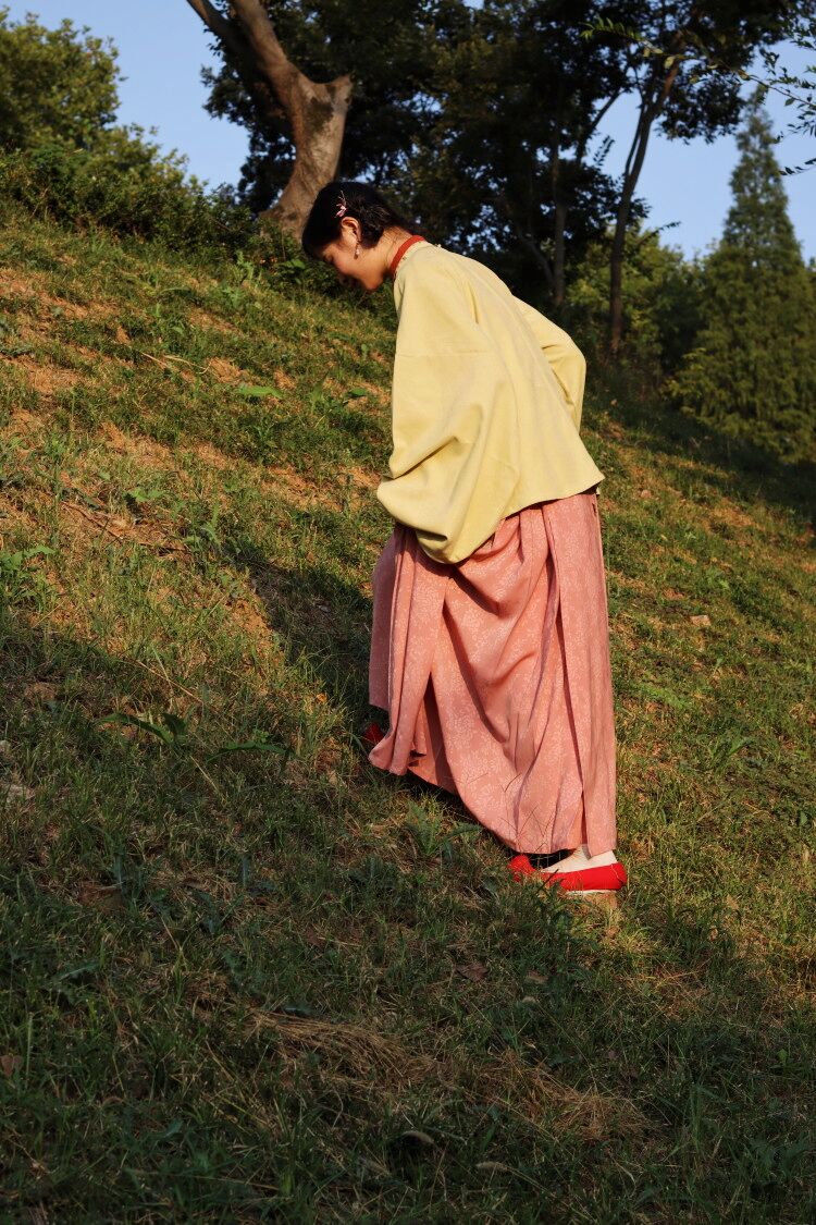 Яичный желток 熟蛋 Династия Мин, контрастный воротник, рукава пипа, рубашка Liling Duijin