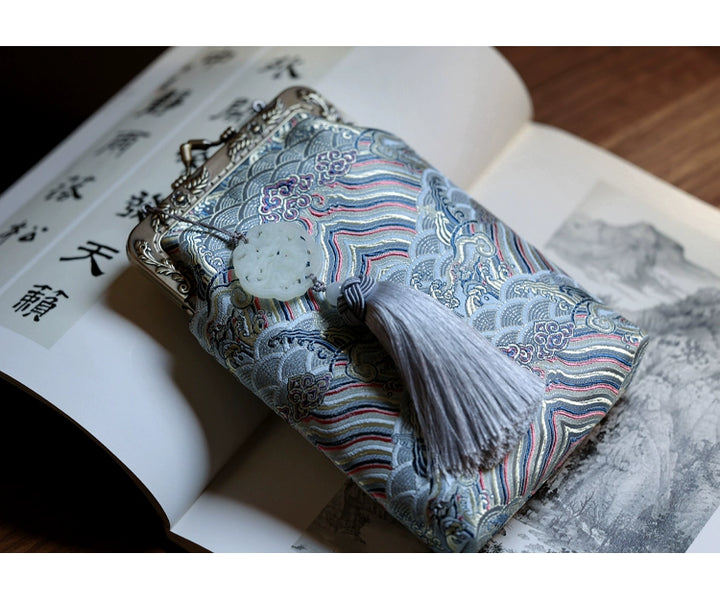 Yu Hai 玉海 Porte-monnaie en brocart de mer de jade