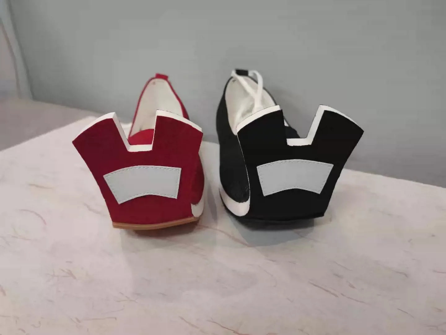 Чу Ди 出土 Раскопала обувь Цяотоу с поднятой головой времен династии Хань