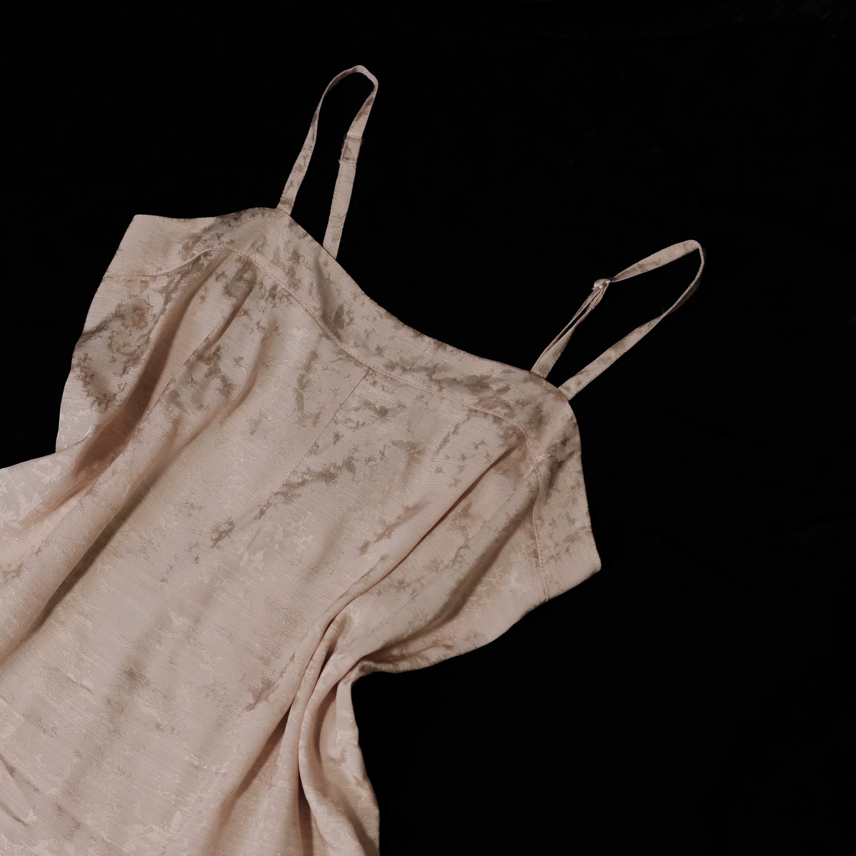 Dong Men 东门 Нижнее белье Moxiong с жемчужной отделкой Восточных ворот династии Сун