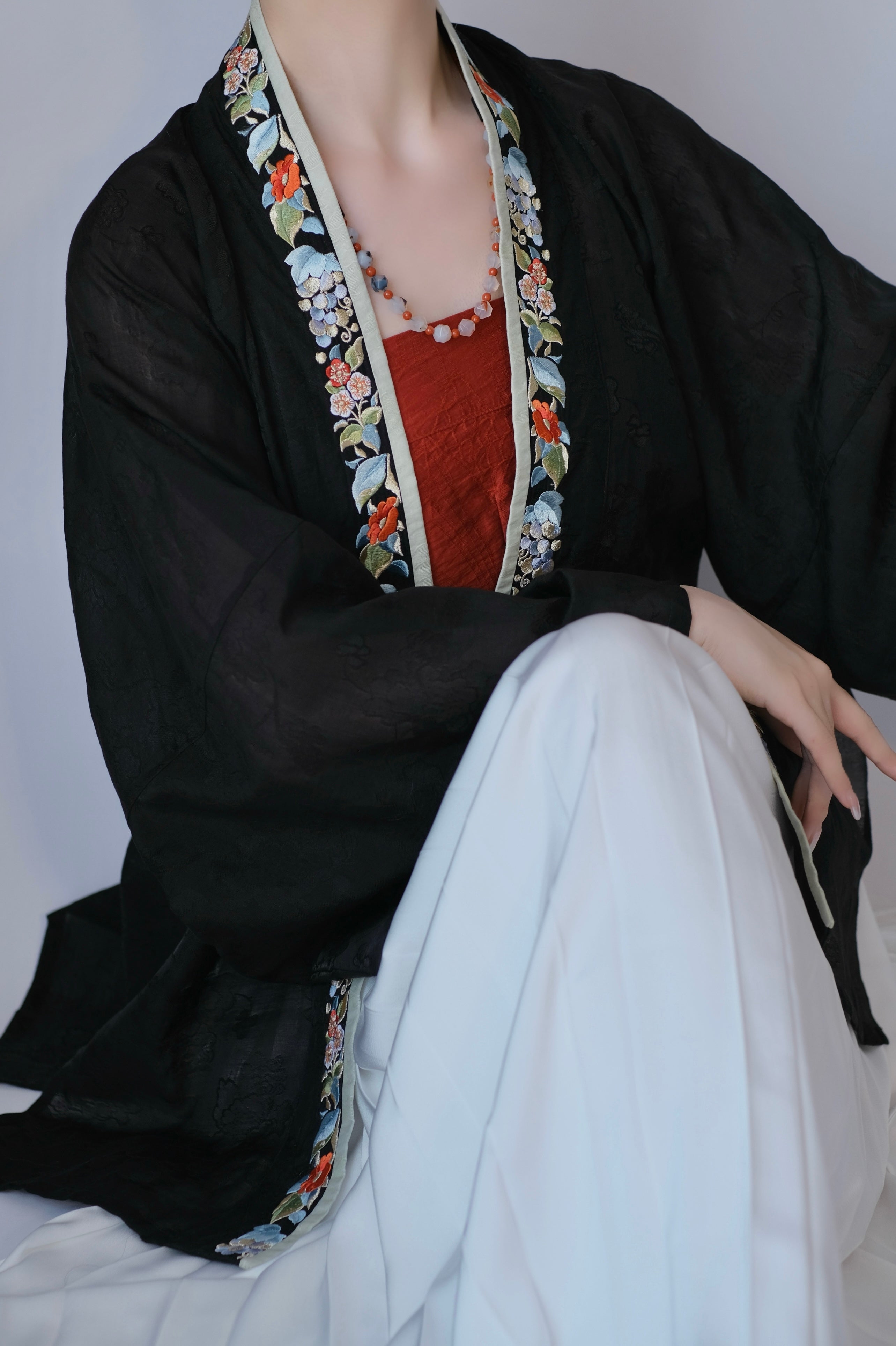 Yi Tiao 一条 Single Strip Song Dynasty Embroidered Floral Duanshan Short Top