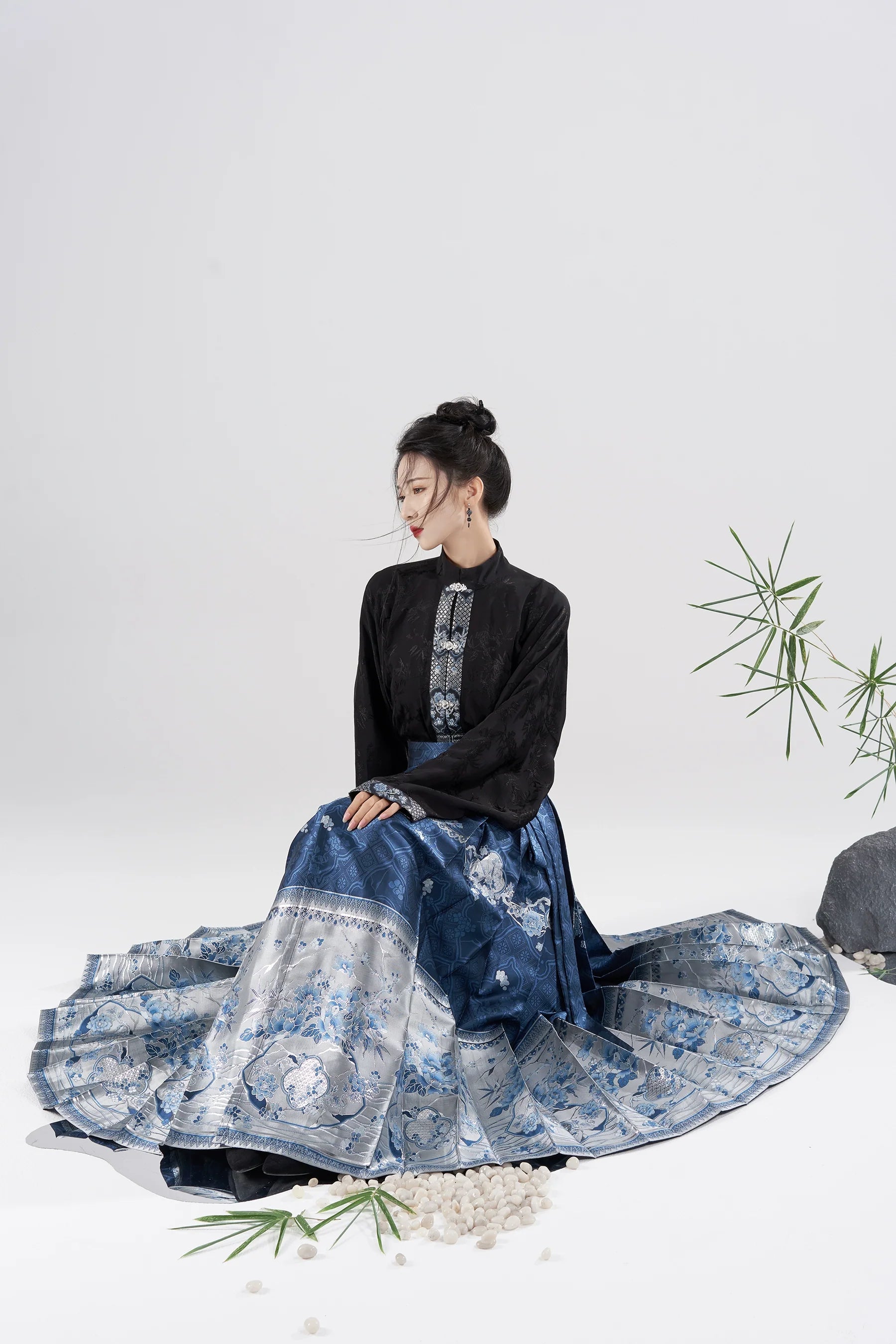 Yan Zhu 烟渚 Misty Riverbank Ming Dynasty Liling Duijin Standing Collar Top
