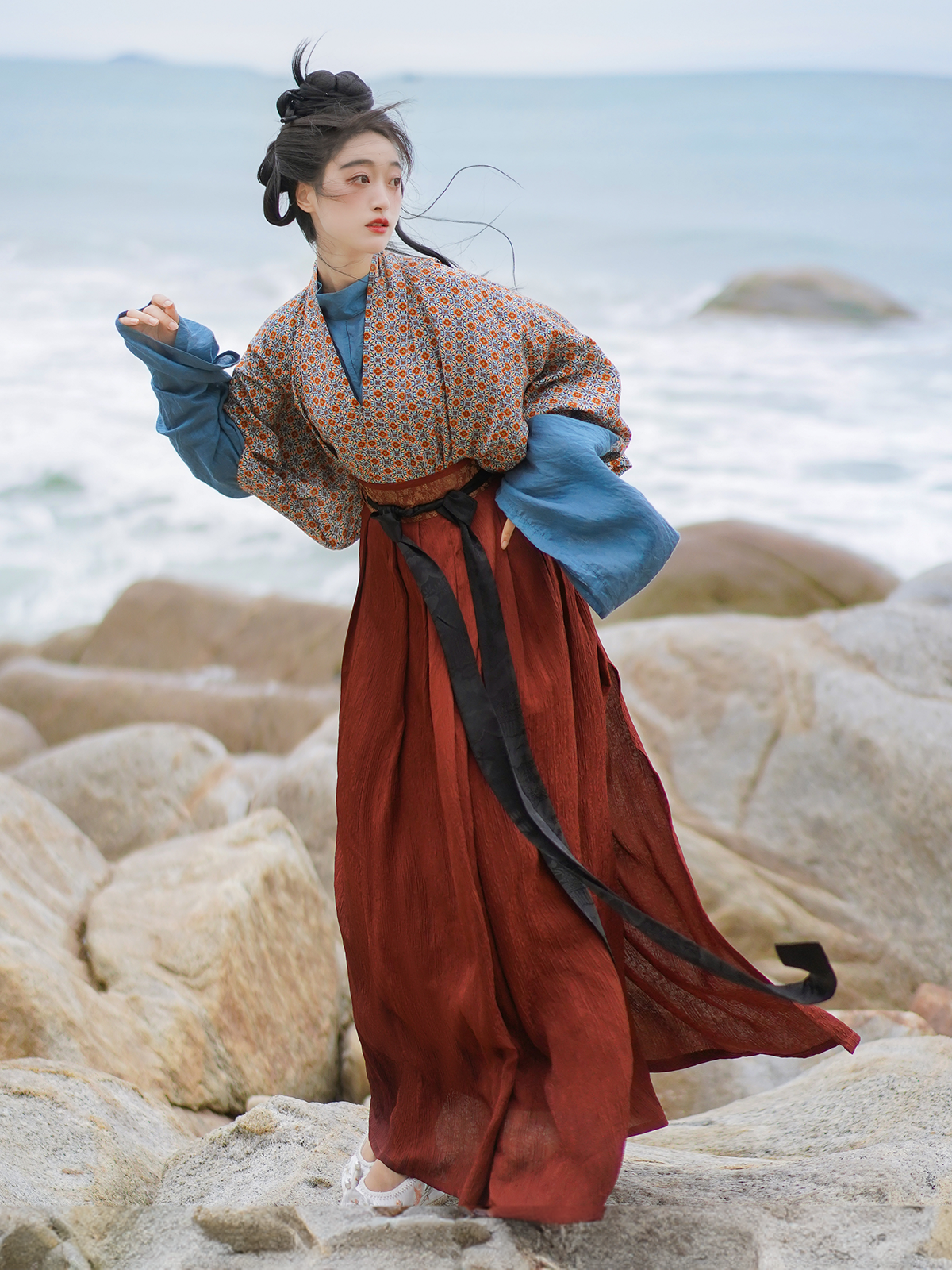 Гуань Цанхай 观沧海 Вид на океан Вэй Цзинь Жуцюнь