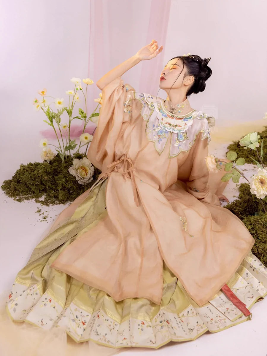 Yeyou Mancao 野有蔓草 Набор с вышитым воротником-облаком в стиле дикой лозы династии Мин Aoqun