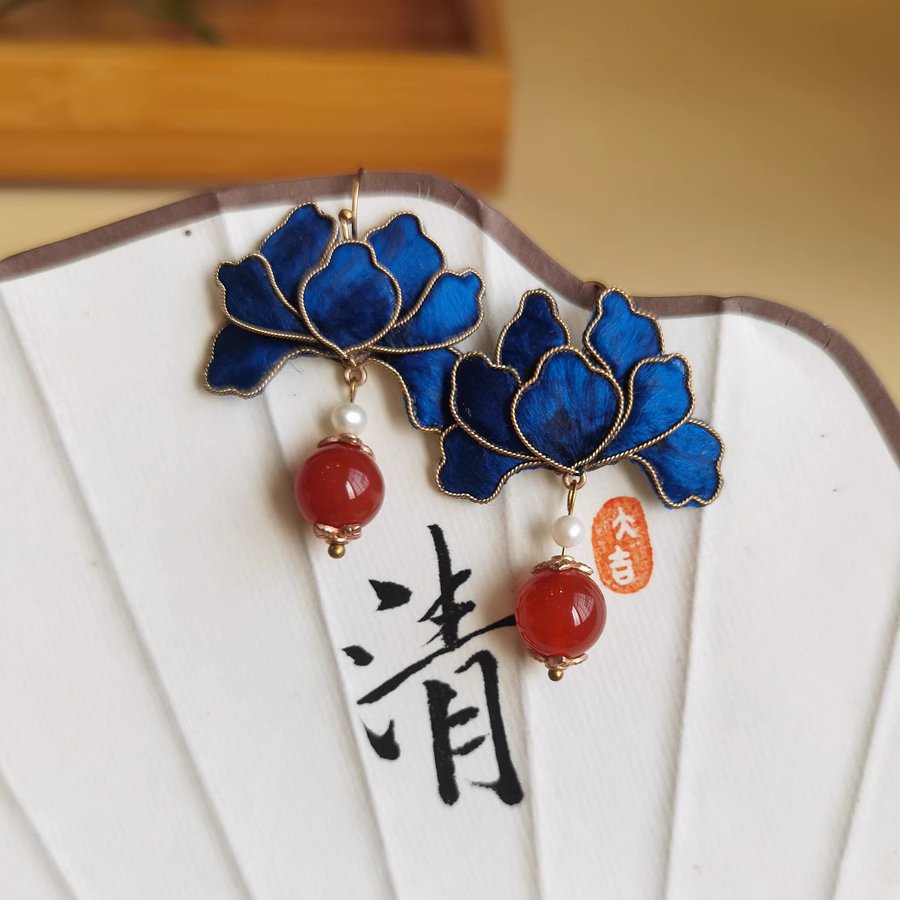 Rong Hua 绒花 Boucles d'oreilles à fleurs en velours