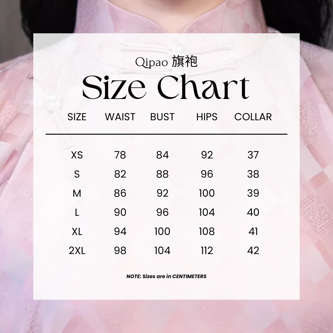 Manchan 曼婵 Qipao d’été rose en satin à motifs des années 1930