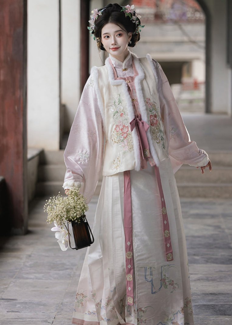 Huaruo 花若 2025 New Year MING DYNASTY HANFU