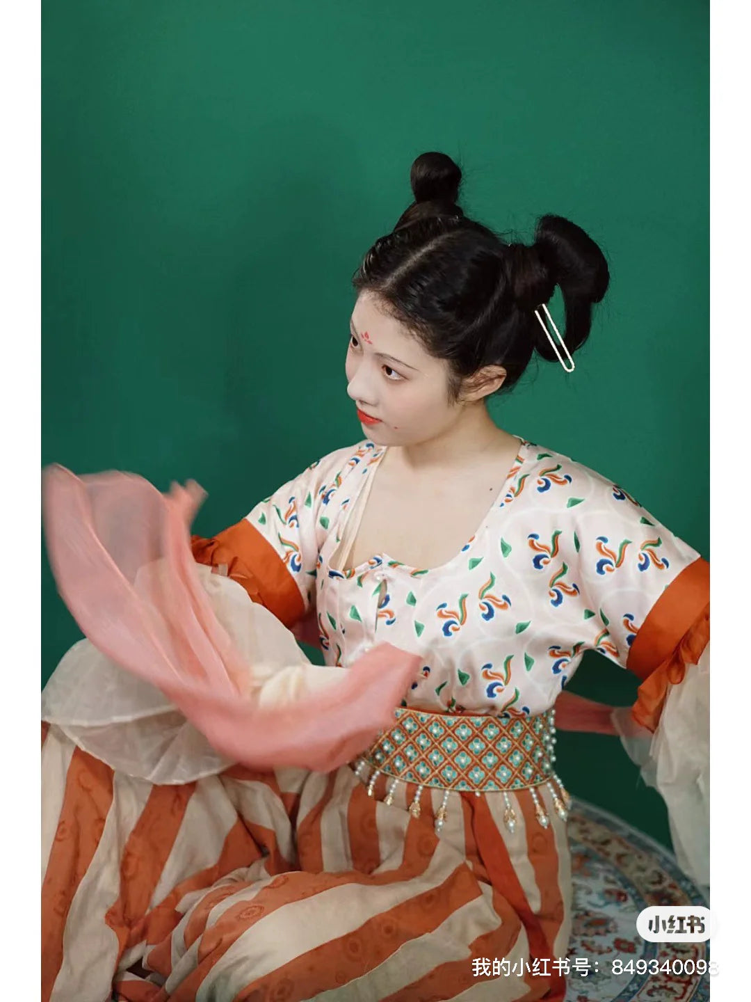 Tao Yong 陶俑 Petite figurine en poterie Période Wu Zhou Danseur Ruqun de la dynastie Tang