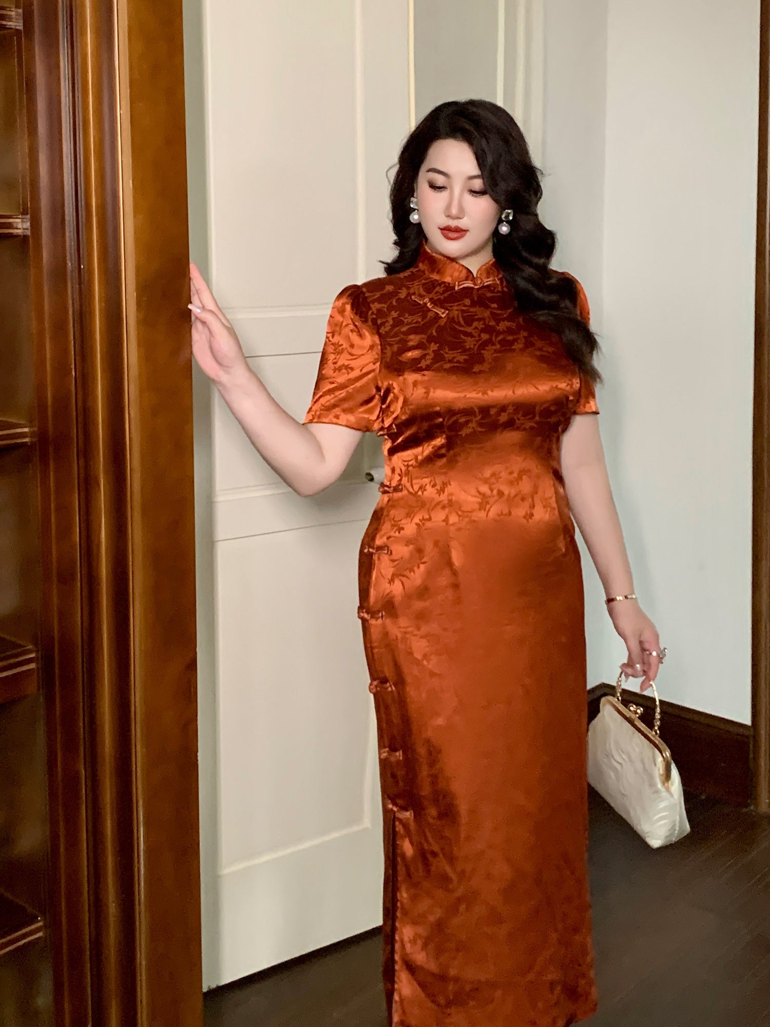 Xiaying Rui 霞映蕊 Glowing Sunset Plus Size Modernized Vintage Bottleneck Jacquard Qipao