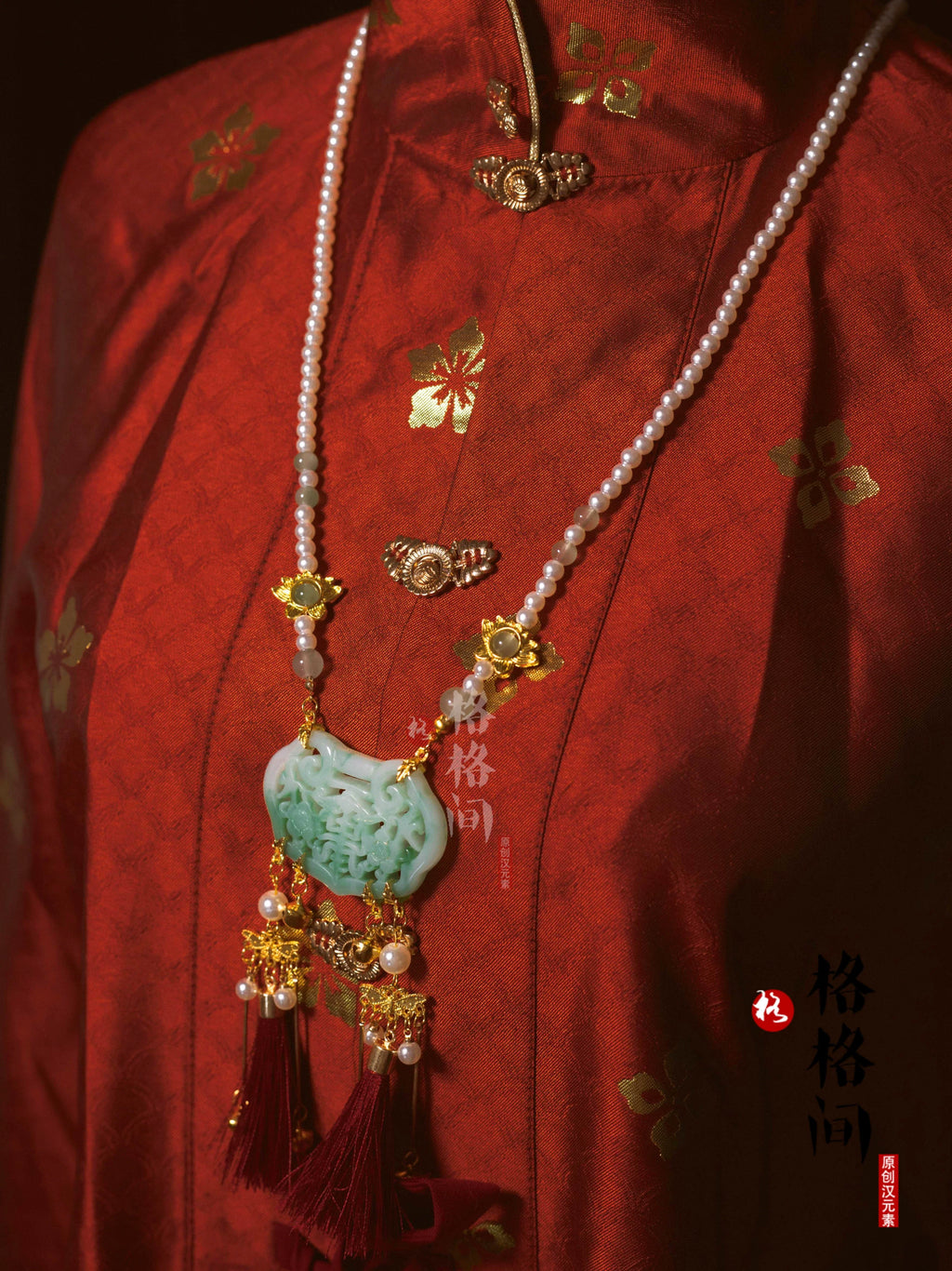 Yuling Suo 玉铃锁 Jade Bell Locket Late Ming Dynasty Back Cloud