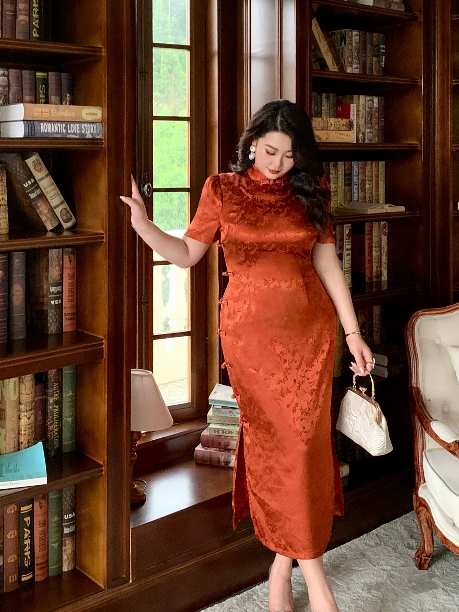 Xiaying Rui 霞映蕊 Glowing Sunset Plus Size Modernized Vintage Bottleneck Jacquard Qipao